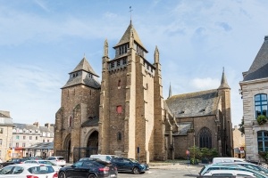 Cathédrale Saint-Brieuc parvis