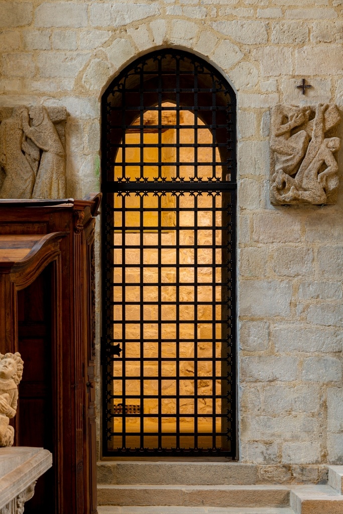 Accès tour Marie et Chemin de croix Georges Saupique cathédrale Saint Etienne à Saint-Brieuc