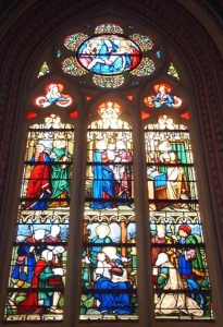 Vitrail de la vierge, chapelle axiale, cathédrale Saint-Etienne de Saint-Brieuc